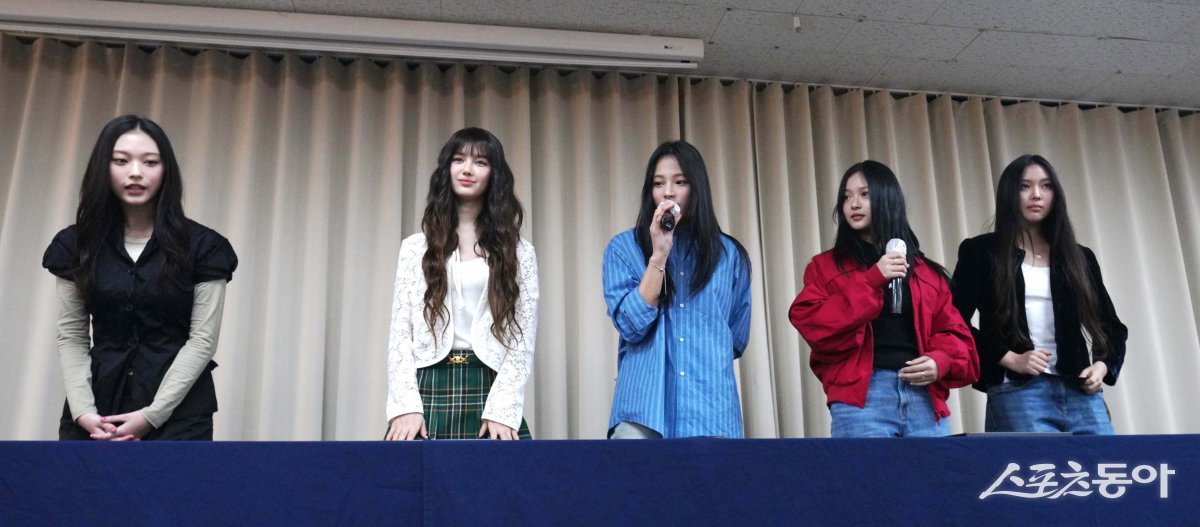 The group New Jeans held an emergency press conference regarding the termination of their exclusive contract at a location in Gangnam-gu, Seoul on the 28th. New Jeans announced that they would be terminating their exclusive contract with their agency Adore at midnight on the 29th. Photo Joint Press Corps