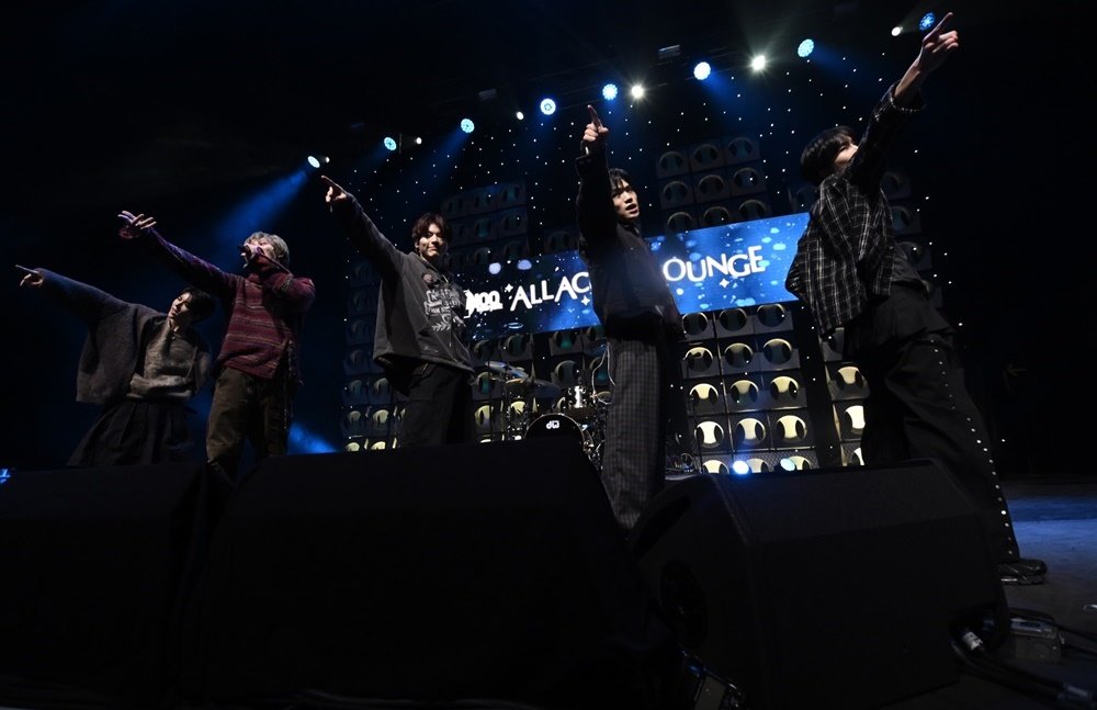 The group Pau on stage at the U.S. ‘Jingle Ball Tour’. Photo courtesy of iHeartRadio