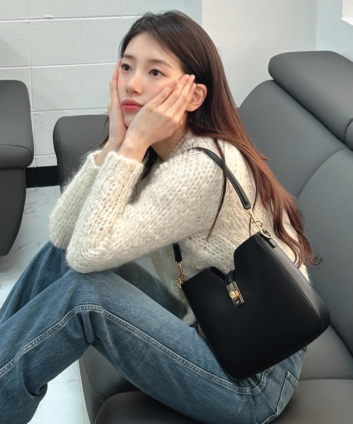 Photo source = Suzy‘s SNS