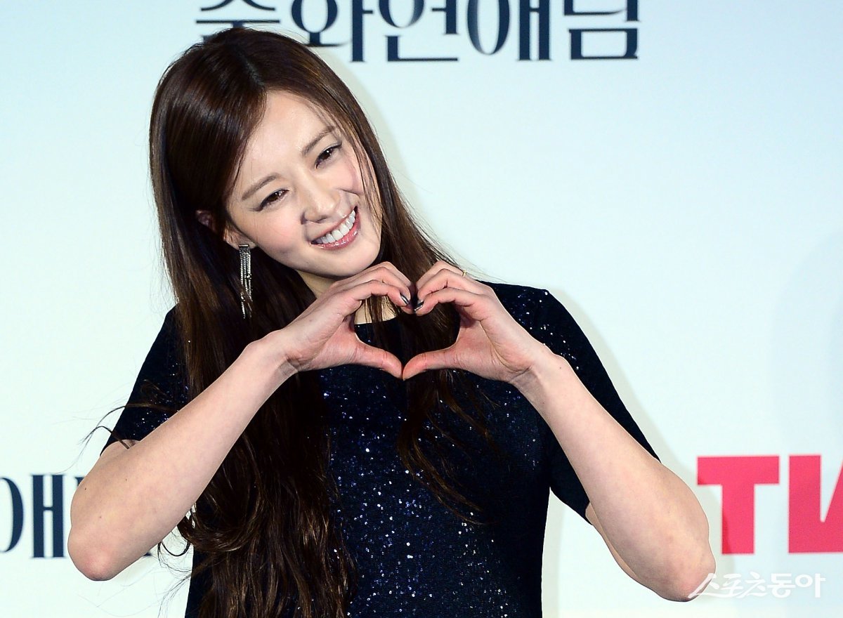 Go Ara poses for the camera at the production presentation for the TVING original series ‘Chunhwayeonaedam’ held at CGV Yongsan I-Park Mall in Seoul on the 5th. Reporter Kim Min-seong marineboy@donga.com