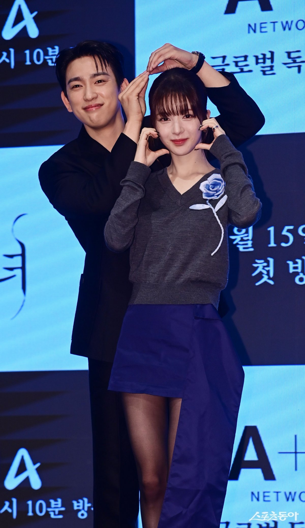 Actors Park Jin-young and Noh Jung-eui pose at the production conference for Channel A‘s new Saturday-Sunday drama ‘The Witch’, held at D-Cube City The Saint in Sindorim-dong, Guro-gu, Seoul on the 11th. Reporter Joo Hyun-hee teth1147@donga.com