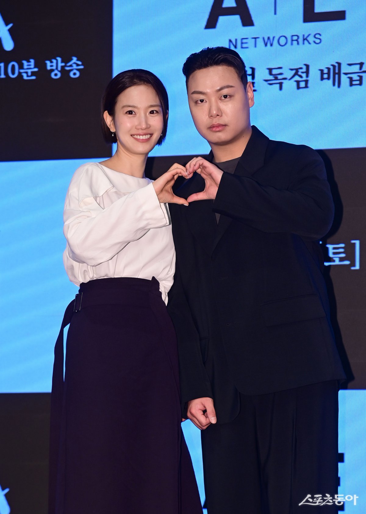 Actors Jang Hee-ryung and Lim Jae-hyuk pose at the production conference for Channel A‘s new Saturday-Sunday drama ‘The Witch’, held at D-Cube City The Saint in Sindorim-dong, Guro-gu, Seoul on the 11th. Reporter Joo Hyun-hee teth1147@donga.com