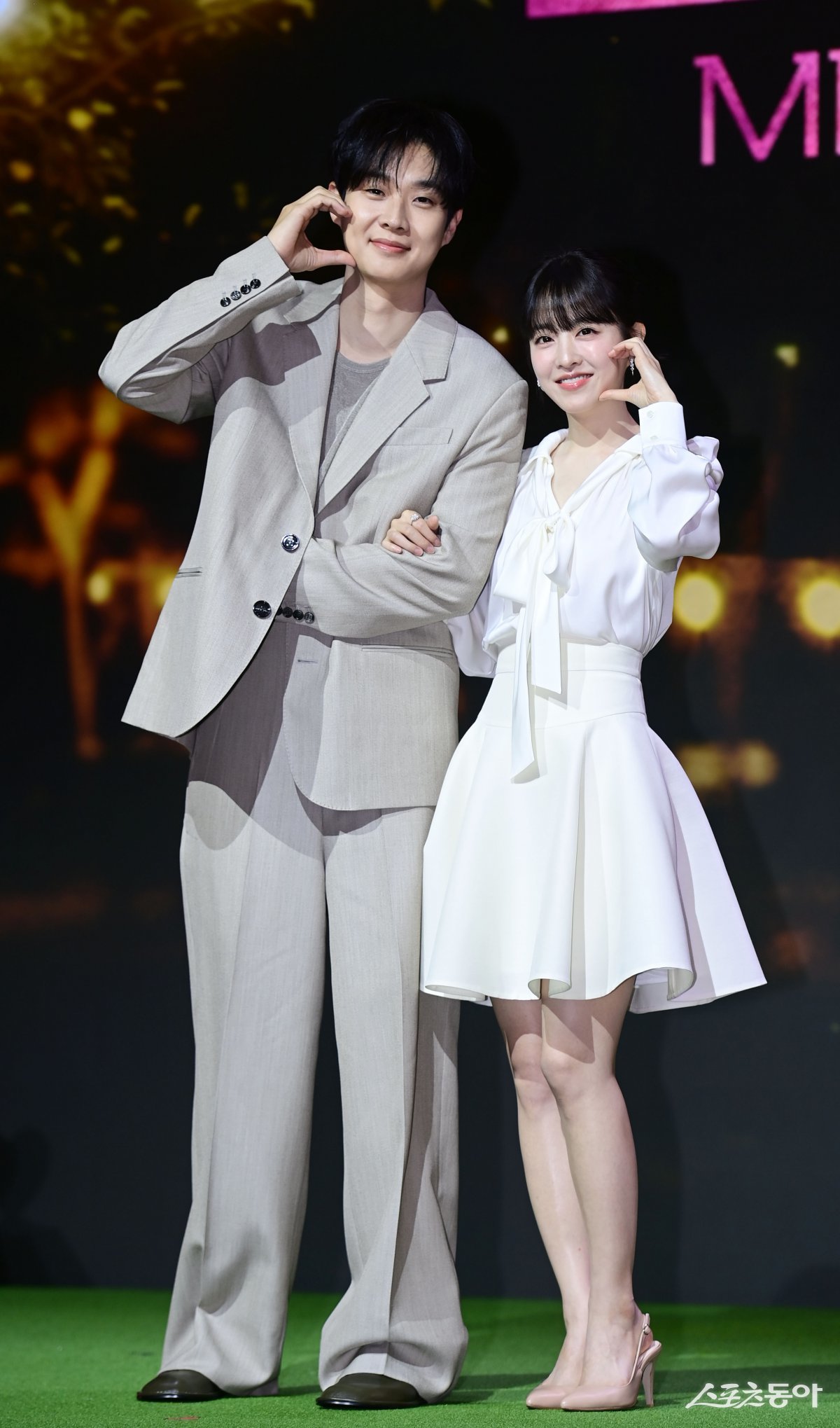 Actors Choi Woo-shik and Park Bo-young pose at the production conference for Netflix‘s ‘Melo Movie’ held at JW Marriott Dongdaemun Square Seoul in Jongno-gu, Seoul on the 12th. Reporter Joo Hyun-hee teth1147@donga.com