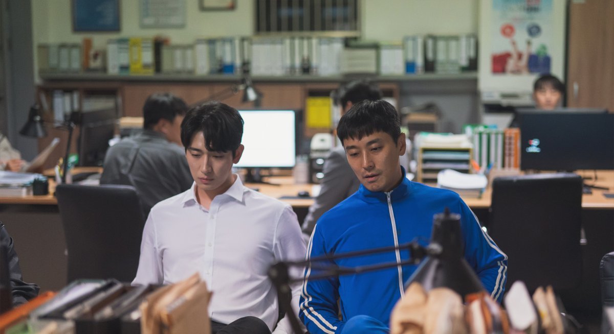 Yoon Park and Joo Ji-hoon (from left) made a special appearance in episode 1 due to their connection with director Kim Tae-gyun, who directed ‘The Witch’. Photo courtesy of Channel A