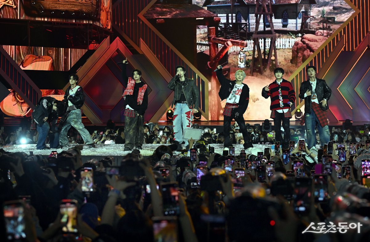 The top group Enhypen, who decorated the ending of the first D Awards with a spectacular ‘unt’ stage. Reporter Kim Min-seong marineboy@donga.com