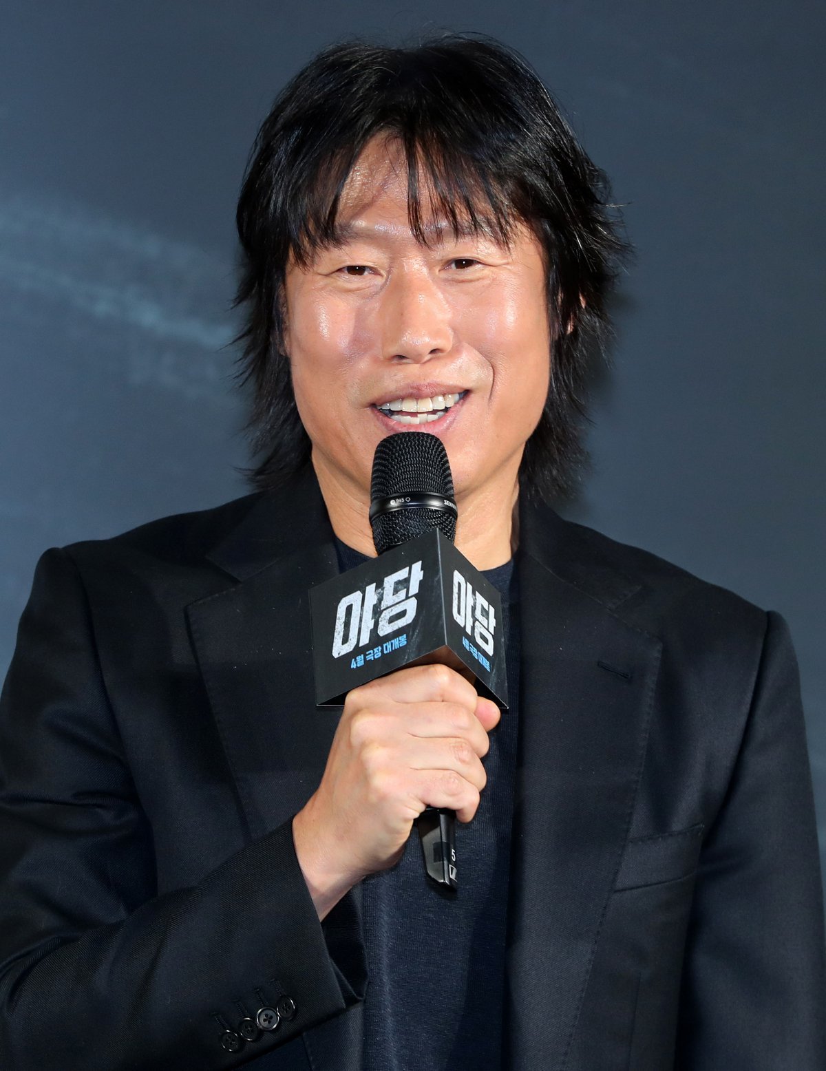 [Seoul = Newsis] Reporter Kim Hye-jin = Actor Yoo Hae-jin is giving a greeting at the production report meeting for the movie ‘Opposition Party’ held at Megabox COEX in Gangnam-gu, Seoul on the morning of the 13th. ‘Opposition Party’ is a crime action movie about the intertwining of ‘Opposition Party’, a broker who designs the drug ring in South Korea, ‘Prosecutor’, who wants to climb higher, and ‘Detective’, who risks everything to crack down on drug crimes, all with different goals. It is scheduled to be released on April 23. 2025.03.13. jini@newsis.com