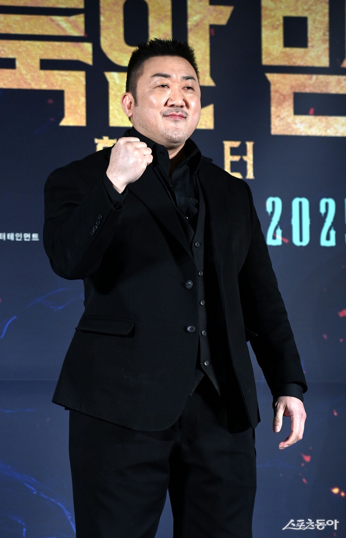 Actor Ma Dong-seok is having a photo time at the production report meeting for the movie ‘Holy Night: Demon Hunters’ held at Lotte Cinema Konkuk University Entrance in Gwangjin-gu, Seoul on the 2nd. Reporter Kim Jong-won won@donga.com