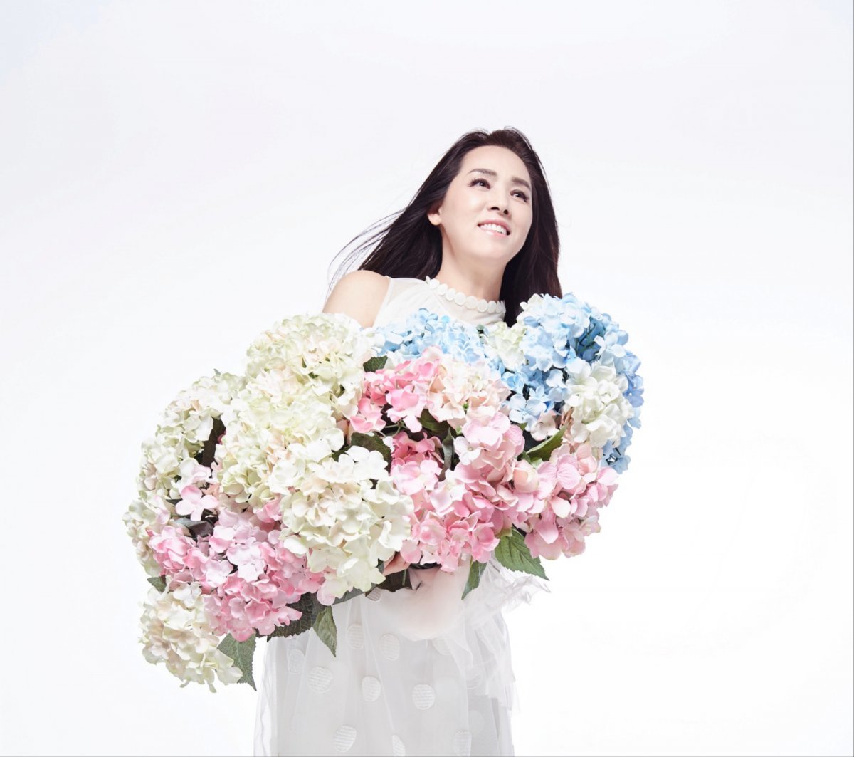 Yang Soo-kyung is making a comeback with a new song, “Old Gold Grass,” after five years. His comeback is his first since the digital single “I Love You” released in August 2020. Photo courtesy of Yang Soo-kyung