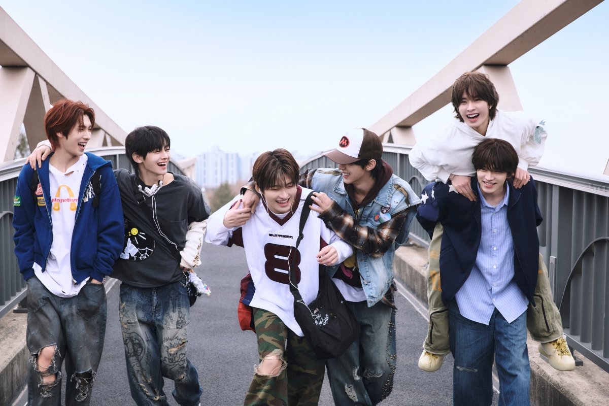 It seems safe to say that the so-called ‘title charm’ that singers follow the song title is ‘in the number of letters’ for these guys.With their debut song that was recognized as a popular song, Tours is once again coming out with a ‘12-syllable title song’ that has never been seen before in K -pop history.Photo courtesy of Pledis Entertainment
