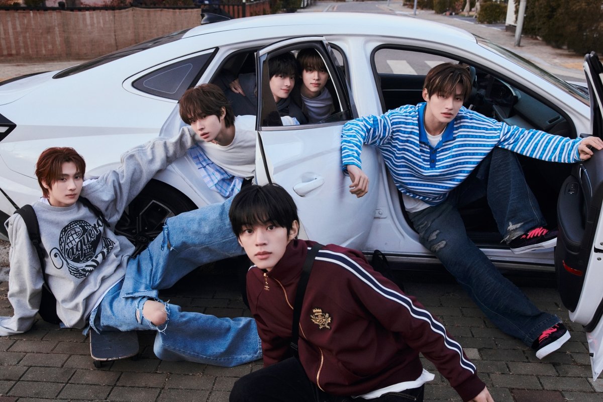 Tours ‘third mini album, with the title song’ Isn’t it cool to follow your heart?’, will be released at 6 PM on the 21st, Korean time.Photo courtesy of Pledis Entertainment