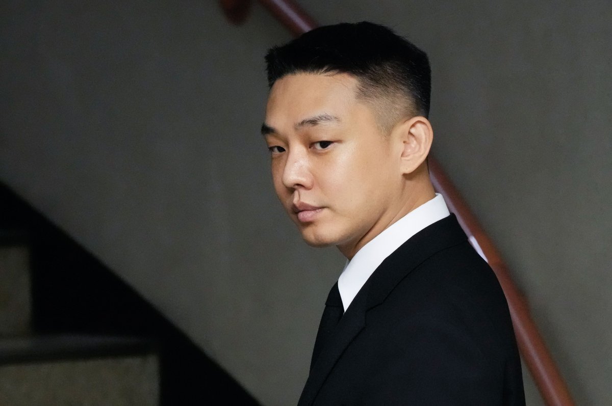 [Seoul = Newsis]Reporter Jinah Kim = Actor Yoo Ah-in(real name Um Hong-sik), who was brought to trial on charges of habitual drug use including propofol and marijuana, is attending the first trial sentencing held at the Seoul Central District Court in Seocho-gu, Seoul on the afternoon of the 3rd.(Joint reporting)2024.09.03.photo@newsis.com