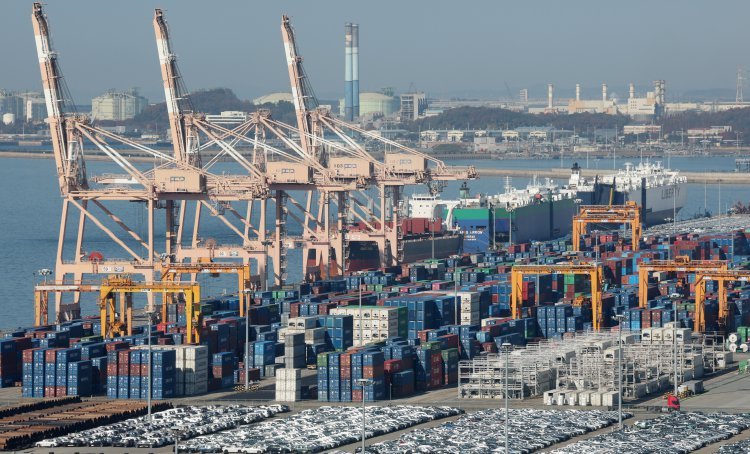 10월 경상수지 68.1억달러 흑자…추석연휴에 흑자폭은 ‘반토막’