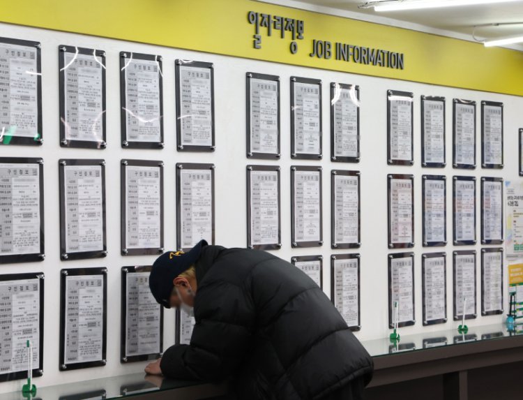 대기업 일자리도 마른다… 작년 8만개 줄어 역대 최대 감소