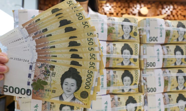 통화량 역대최고… “고환율 원흉” vs “과도한 분석”