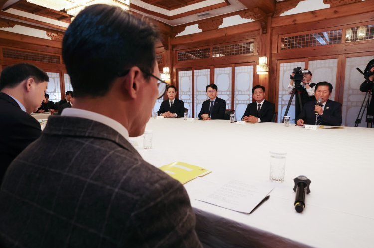 당정청, 대형마트 새벽배송 14년만에 푼다
