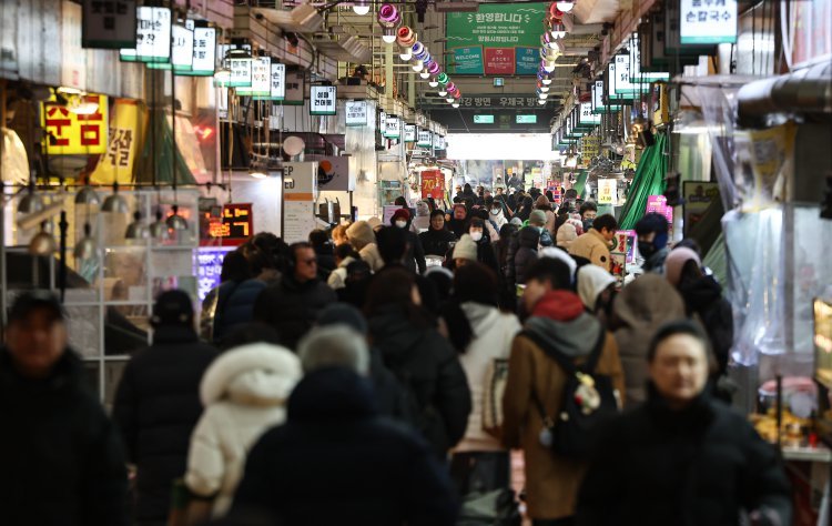 네집 중 한집은 ‘마이너스 가계부’…월 이자비용도 11% 늘어
