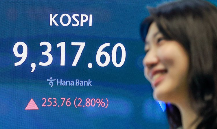 코스피 9300 돌파·삼전닉스 ‘신고가’…코스닥은 1000선 붕괴