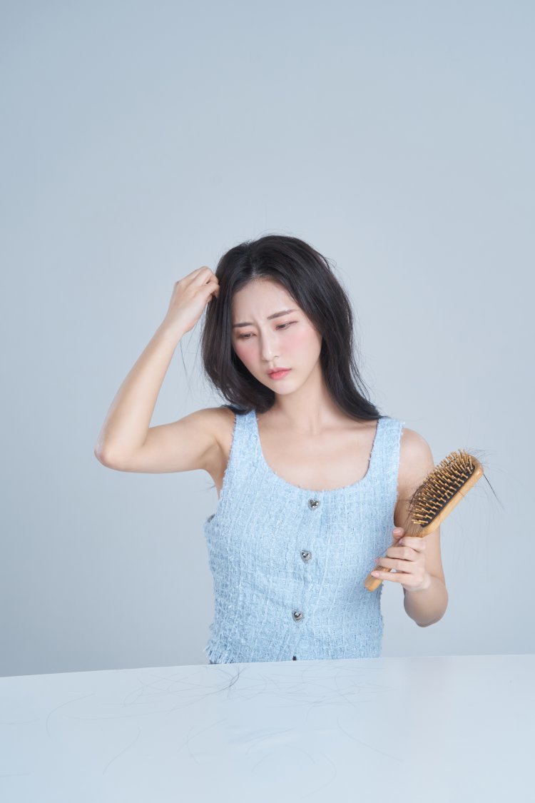 머리카락보다 먼저 늙는 두피… 방치하면 ‘듬성듬성 모발’ 된다