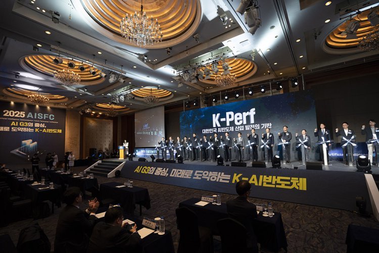 2026년은 국산 AI 반도체 활약 원년··· “공동성능지표 K-Perf, 9.9조 예산으로 세계 시장 공략”