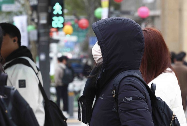 변덕스런 날씨 탓에…백화점 봄옷 매출 ‘빨간불’