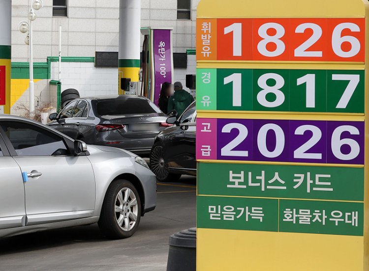 휘발유 3년여만에 1800원 돌파… 李 “불합리한 폭리 단호 대응”