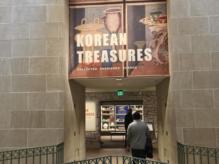 “韓 문화재, 소박함 속 웅장미”…美 ‘이건희 특별展’ 관람객들 호평