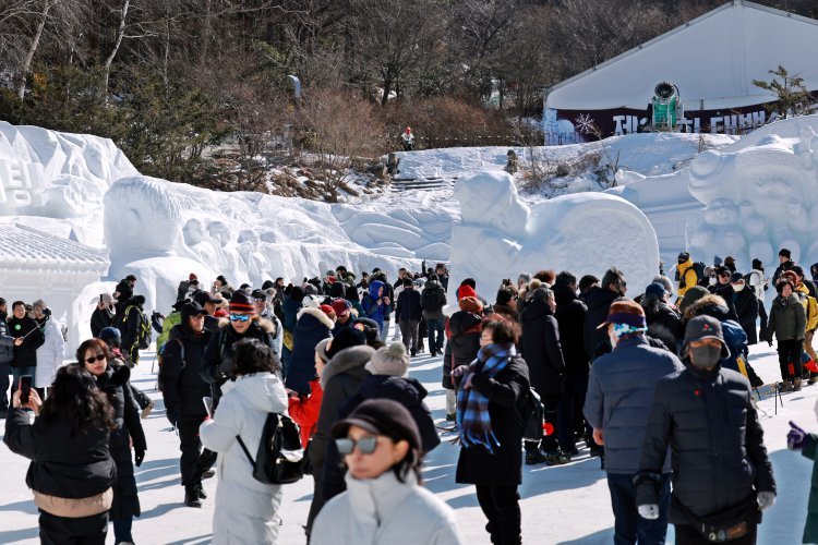 ‘스키도 타고 축제도 즐기고’…한파 속 강원 겨울 관광은 훈풍