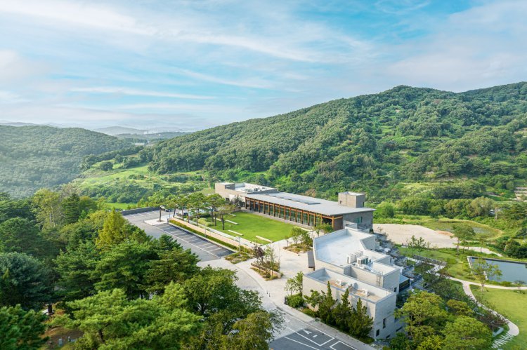 명절 연휴에 부모님과 장지 둘러보기, 3040세대 ‘孝 트렌드’ 됐다