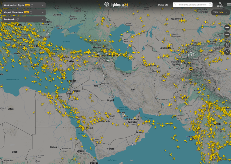 카타르 승무원 “하늘에서 계속 폭발음…비행 취소돼 계속 대기”