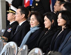 삼성전자, 홍라희 2조 주식 처분에 1%대 하락