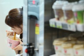 “작년 1600곳 문 닫았다”…편의점, 36년만의 첫 감소 ‘생존경쟁’