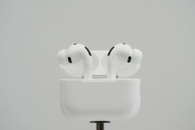 “이어폰에 눈이 달린다?”…애플의 새 에어팟 프로, 주변 사물 인식 기능 담기나