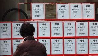 이사갈 집 못구해 눌러앉아… 올 전월세 절반이 갱신계약
