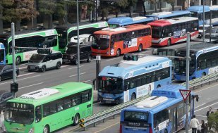 출퇴근 시간 버스-지하철 증편… 9월까지 ‘모두의카드’ 환급 확대
