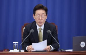 李 “무조건 긴축 주장하는 분 꼭 봐라”…IMF 브리핑 뭐길래?