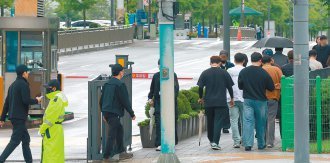 1인당 6억… ‘N% 성과급’ 위험한 도미노