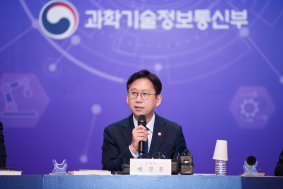 “AI 프런티어 모델 도전… 美-中과 같은 수준으로”