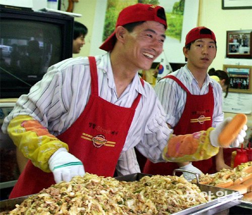 대표 이미지: 고려대 영철버거 이영철 씨 별세, 고인 명의 장학금 신설