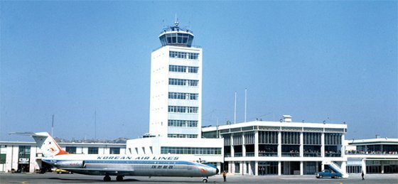 History&]국민과 희로애락 함께 한 대한민국 공항의 맏형, 김포공항의 새로운 시작 : 비즈N