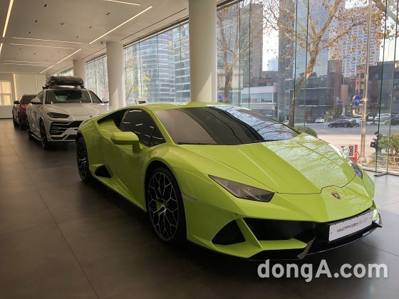 Lamborghini, growth of 1,400% in Korea over 5 years… “Electrified gun gate with V12 plug-in” : Biz N | 110990790.1