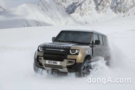 Land Rover, high-performance gasoline off-roader 'Defender 110 P400 X' pre-order... Price: 141.7 million won: Biz N | 111786549.1