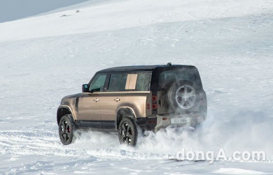 Land Rover, high-performance gasoline off-roader 'Defender 110 P400 X' pre-order... Price: 141.7 million won: Biz N | 111786551.1
