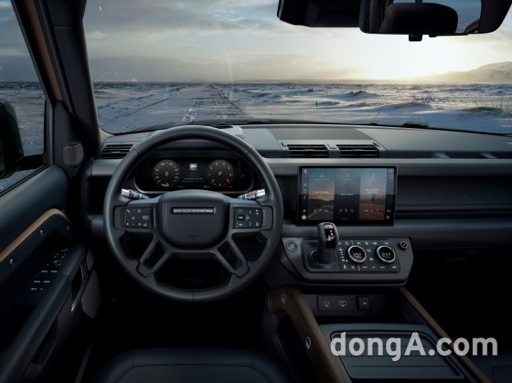Land Rover, high-performance gasoline off-roader 'Defender 110 P400 X' pre-order... Price: 141.7 million won: Biz N | 111786555.1