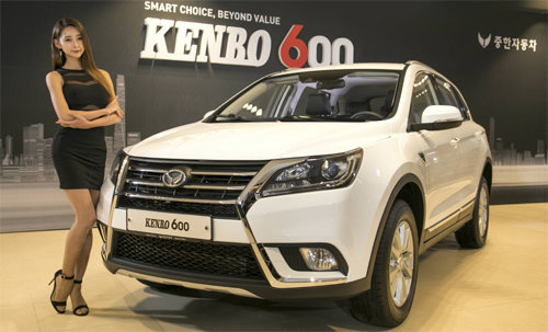 국내에 처음 상륙한 중국 승용차인 중형 스포츠유틸리티차량(SUV) 켄보600이 18일 공식 출시됐다. 제조사 북기은상기차와 수입사
 중한자동차는 저렴한 가격을 무기로 “올해 한국에서 약 3000대를 판매할 것”이라고 밝혔다. 중한자동차 제공