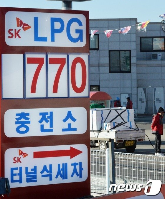 지난 2015년 경기도 파주시의 한 LPG 충전소에 LPG 가스가 L당 770원에 판매되고 있다.  2015.1.6/뉴스1 © News1