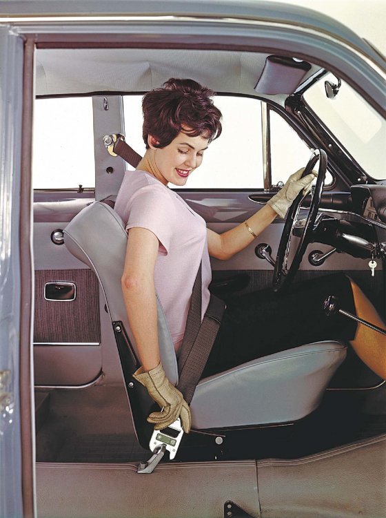 볼보자동차의 엔지니어 닐스 볼린이 1959년 최초로 개발한 3점식 안전벨트의 모습. 3점식 안전벨트는 당대의 모든 안전벨트를 대상으로 한 모의 충돌시험에서 최고점을 받았고, 이후 업계 표준으로 자리 잡았다. 볼보자동차 제공