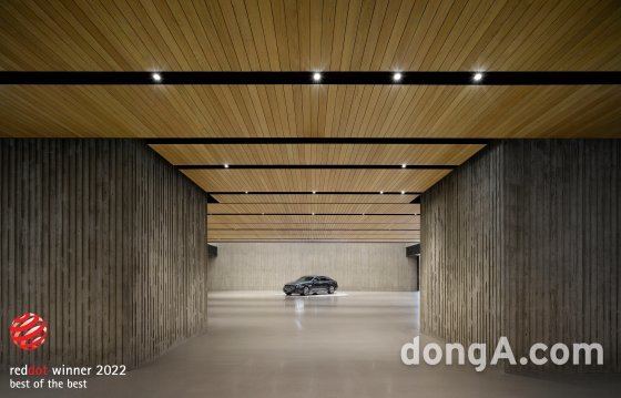 제네시스 수지(2022 레드닷어워드 브랜드&커뮤니케이션 디자인부문 최우수상)