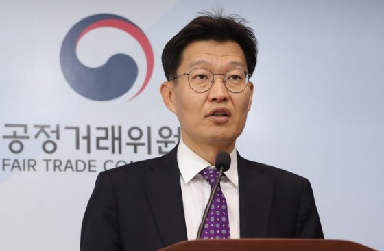 김문식 공정거래위원회 시장구조개선과장이 24일 오전 세종시 정부세종청사에서 2022년 경쟁제한적 규제 개선방안을 발표하고 있다. 2022.11.24/뉴스1