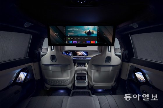 BMW 뉴 7시리즈 시어터 모드 작동 모습. 사진 제공｜BMW 그룹 코리아