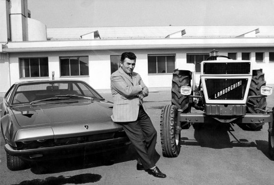 트랙터 사업으로 성공해 60년 전에 자동차 사업에 뛰어든 페루치오 람보르기니.